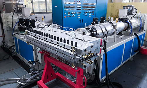 PVC木塑發(fā)泡板材生產(chǎn)線