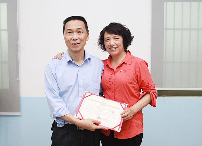 廣州博皓玻璃鋼模具制作培訓班第五期畢業(yè)頒發(fā)畢業(yè)證書